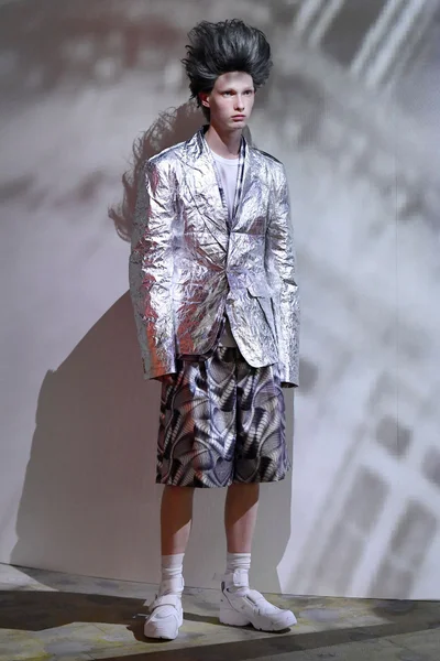 Look 19